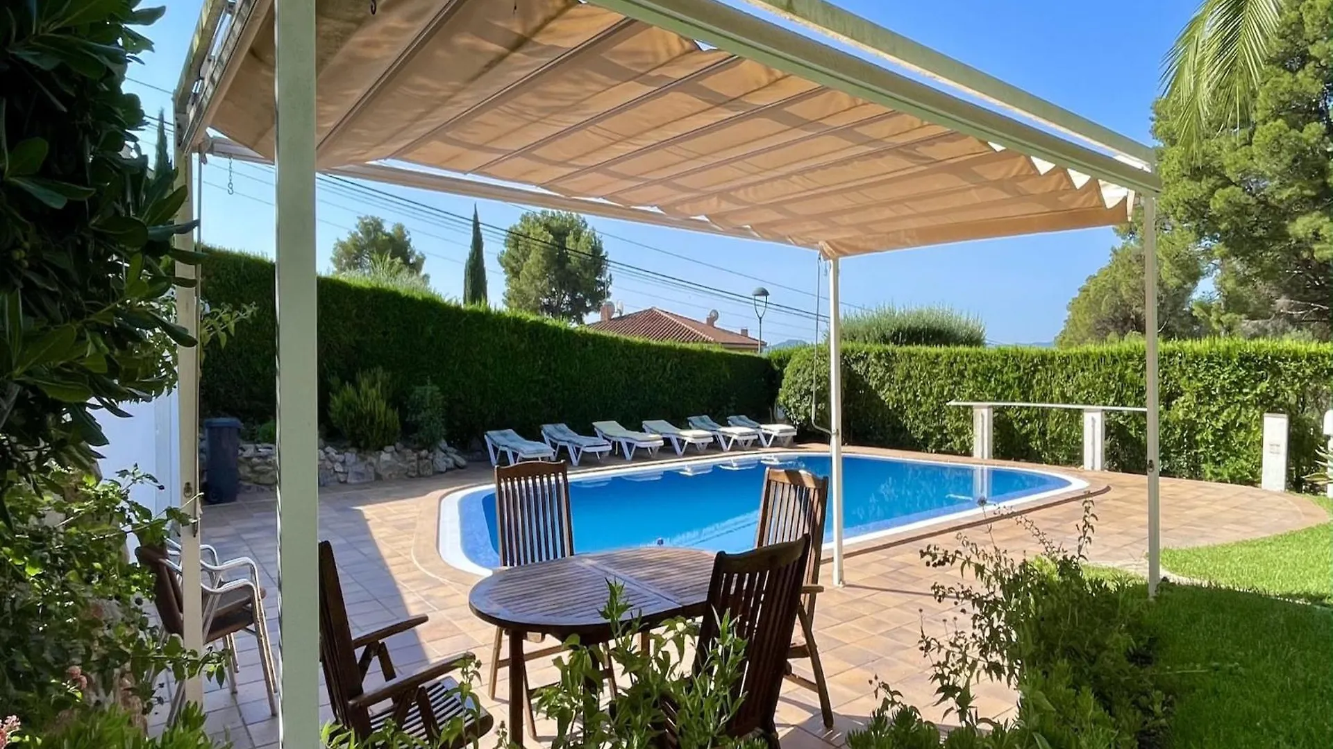 Apt Volendam Planta Baja Con Piscina Privada contacts